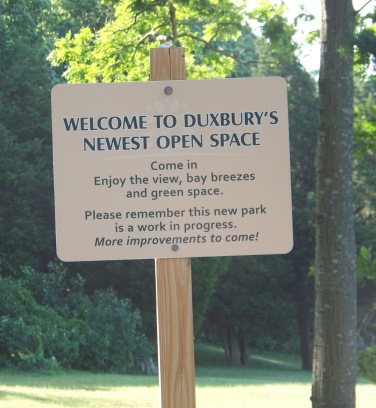 welcome sign at Howland Park in Duxbury