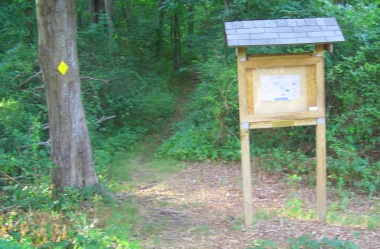 Start of the hiking trail loop at George Ingram Park.