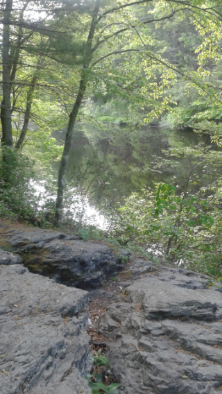 rocky overlook of Indian Head River on Indian Head Trail