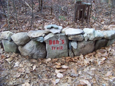 blue loop hiking trail in rockland town forest 