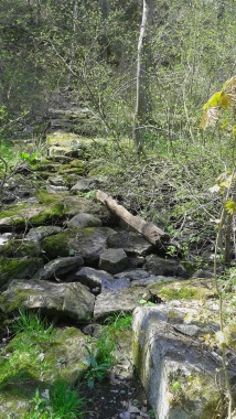 rock wall side trail