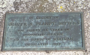 plaque memorializing town workers at whitman park