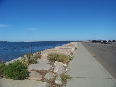 breakwater start at the side of parking lot road way