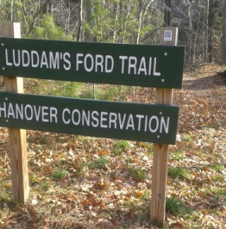 luddam ford trail sign