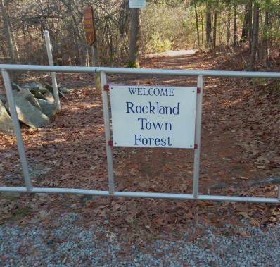 Back entrance to the Rockland Town Forest across from Twin Ponds Trail.