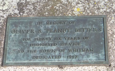 plaque memorializing town workers at whitman park